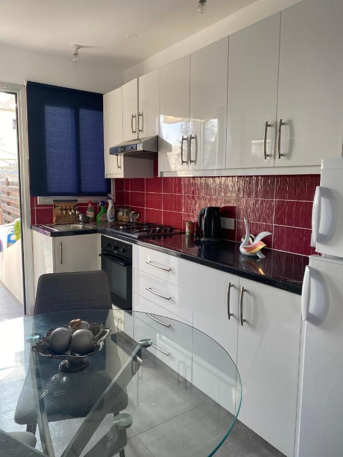 Cosy Apartment In The Heart Of Kato Paphos Exterior foto